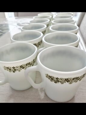 Pyrex Spring Blossom Green "Crazy Daisy" Coffee Cup Mugs – Set of 12 – Very Good